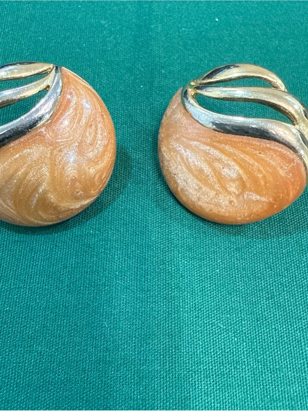 VTG Peach Colored Marveled Enamel Stud Earrings 53C